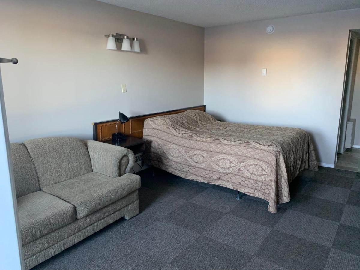 Airways Motel Cold Lake Экстерьер фото